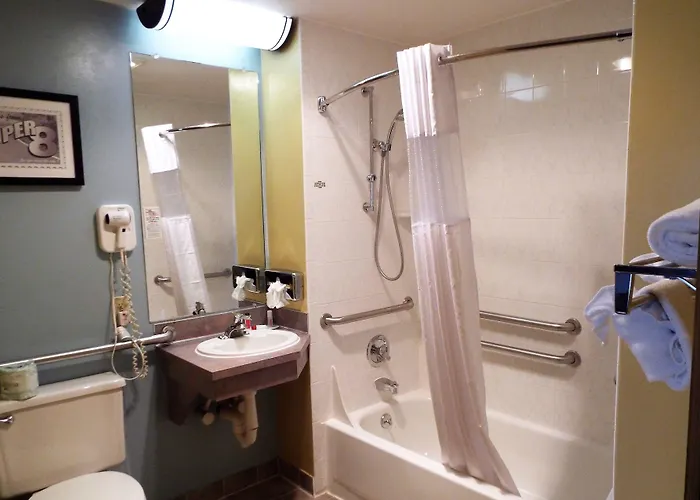 Super 8 By Wyndham Casper East/evansville * Evansville