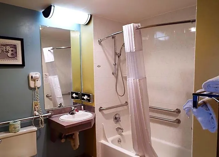 Super 8 By Wyndham Casper East/evansville * Evansville